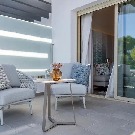 Hotel Dionis Boutique & 4*