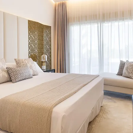 Hotel Dionis Boutique & 4*