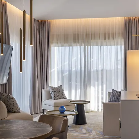 Dionis Boutique & 4*