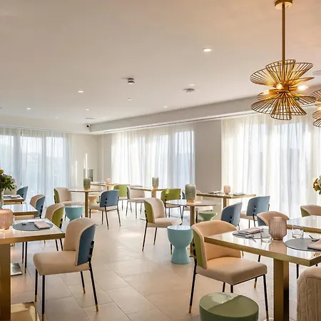 Hotel Dionis Boutique & 4*