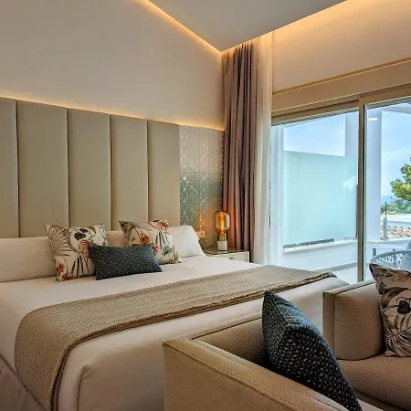 Hotel Dionis Boutique & 4*